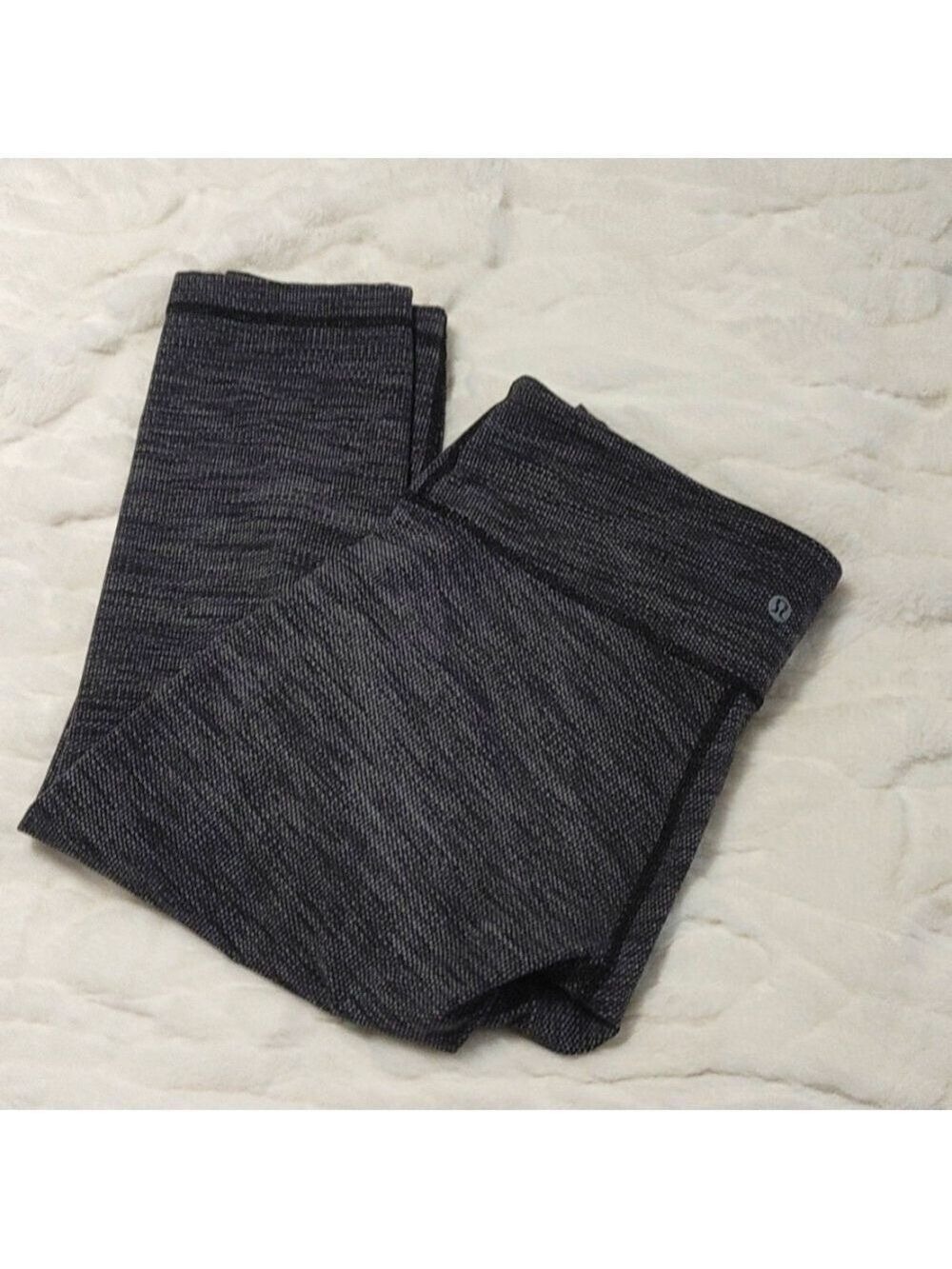 Lululemon Textured Soft Black/Grey Capri Length Leggings Sz 8